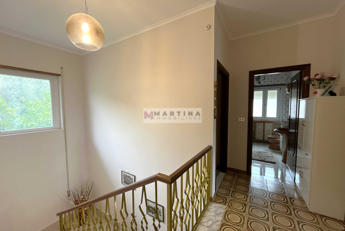Casa indipendente con garage e terreno