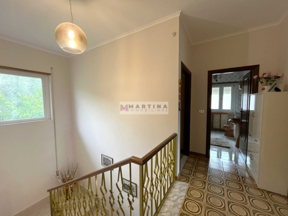 Casa indipendente con garage e terreno