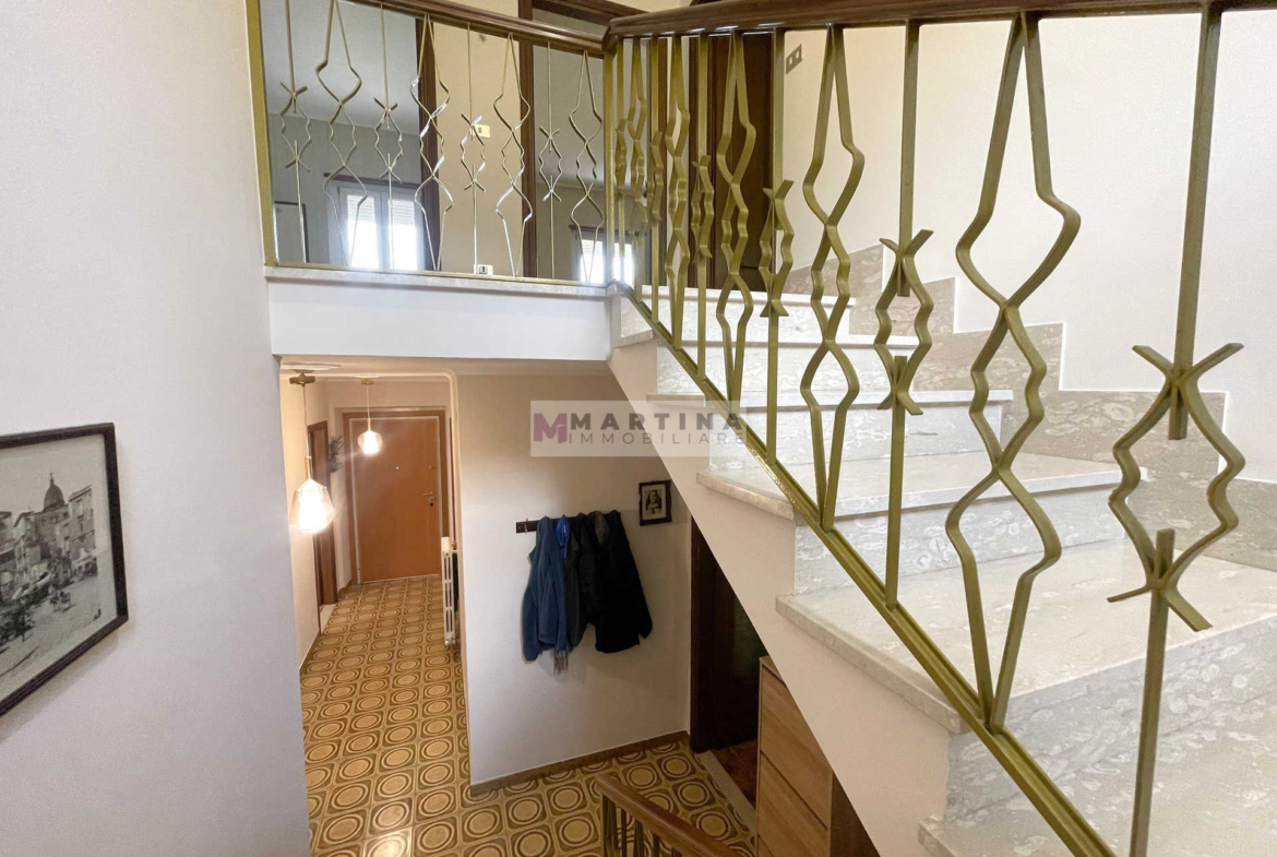 Casa indipendente con garage e terreno