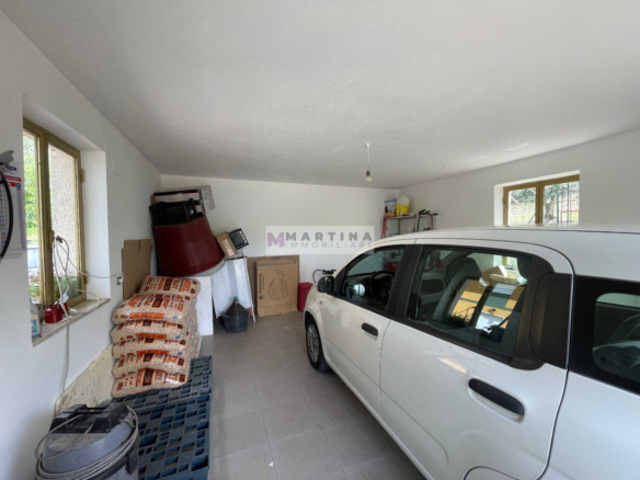 Casa indipendente con garage e terreno