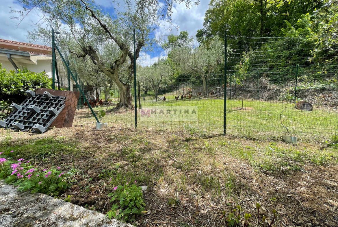 Casa indipendente con garage e terreno