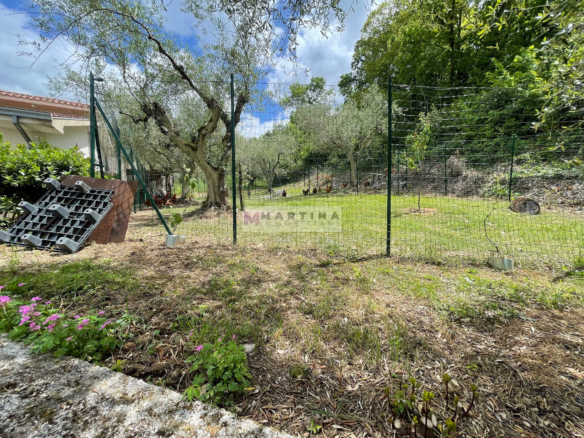 Casa indipendente con garage e terreno