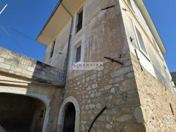 Panoramic farmhouse with large land