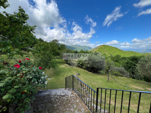 Prestigious panoramic residence