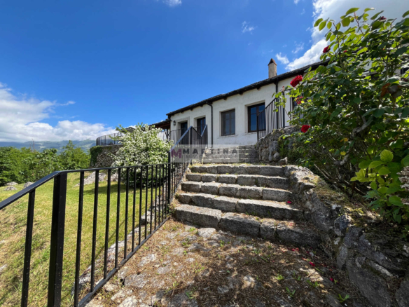 Prestigious panoramic residence