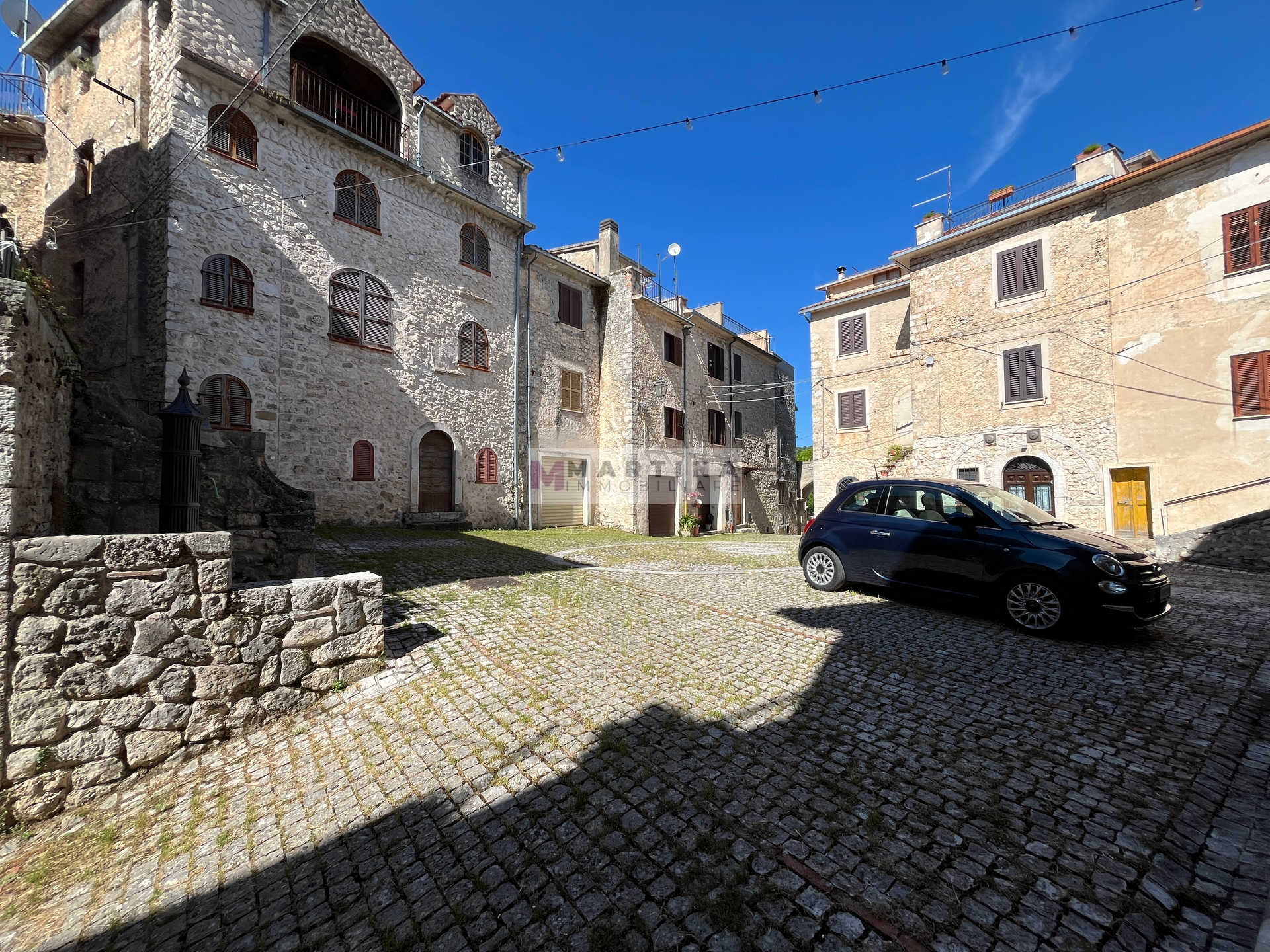 Terracielo con 3 appartamenti, terrazzo e garage