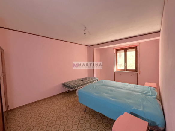 Terraced house with 3 apartments, terrace and garage