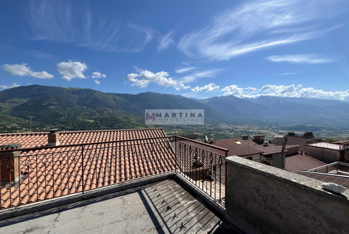 Terracielo con 3 appartamenti, terrazzo e garage