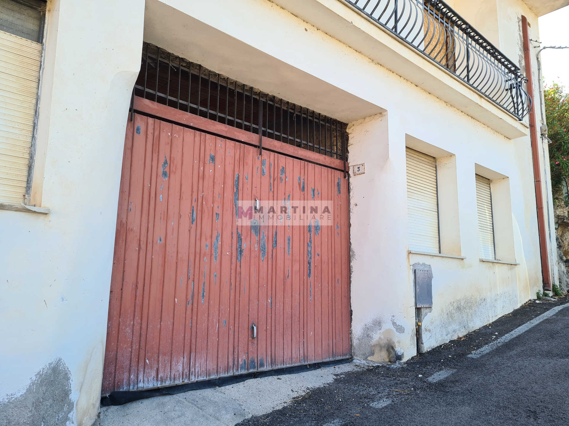 Appartamenti centrali da rifinire con posto auto