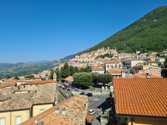 Appartamenti centrali da rifinire con posto auto