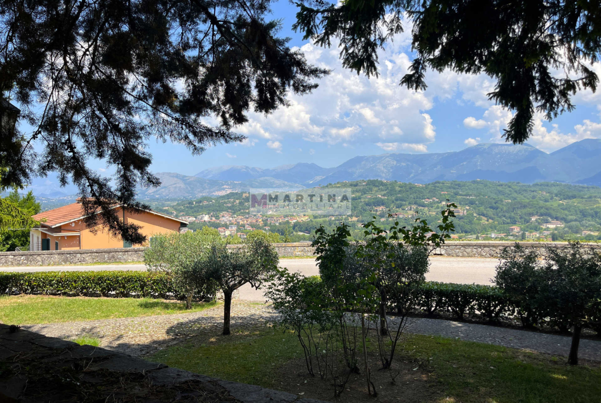 Villa signorile con giardino