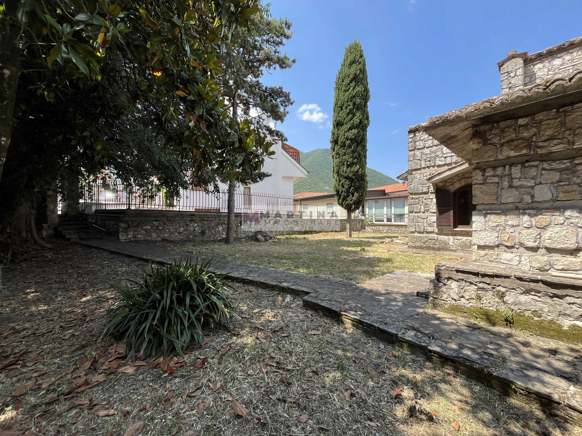 Villa signorile con giardino