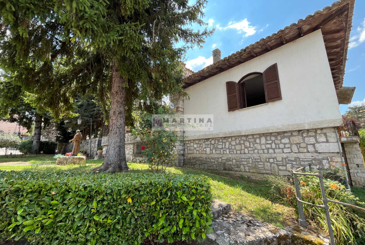 Villa signorile con giardino