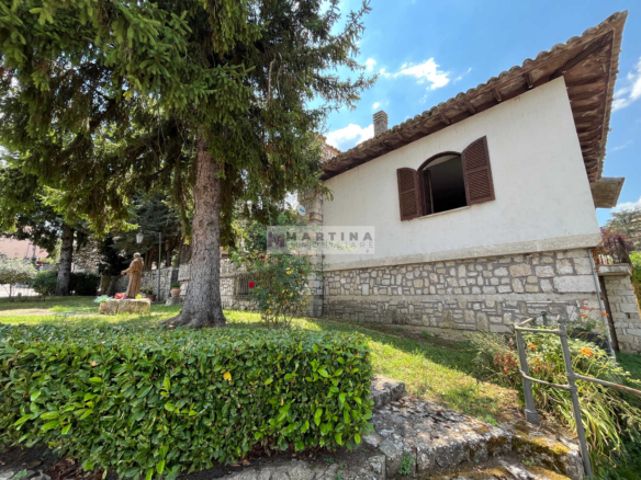 Villa signorile con giardino