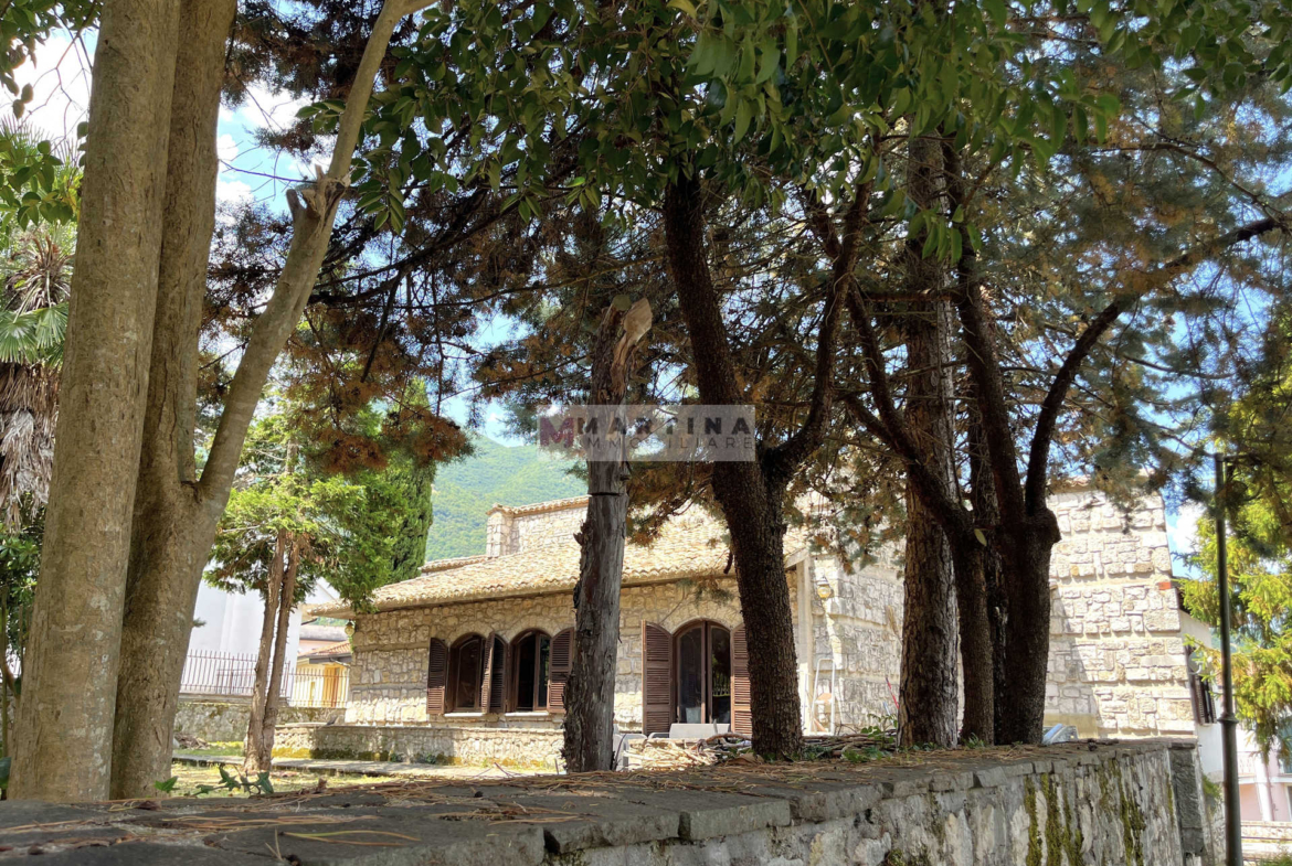 Villa signorile con giardino