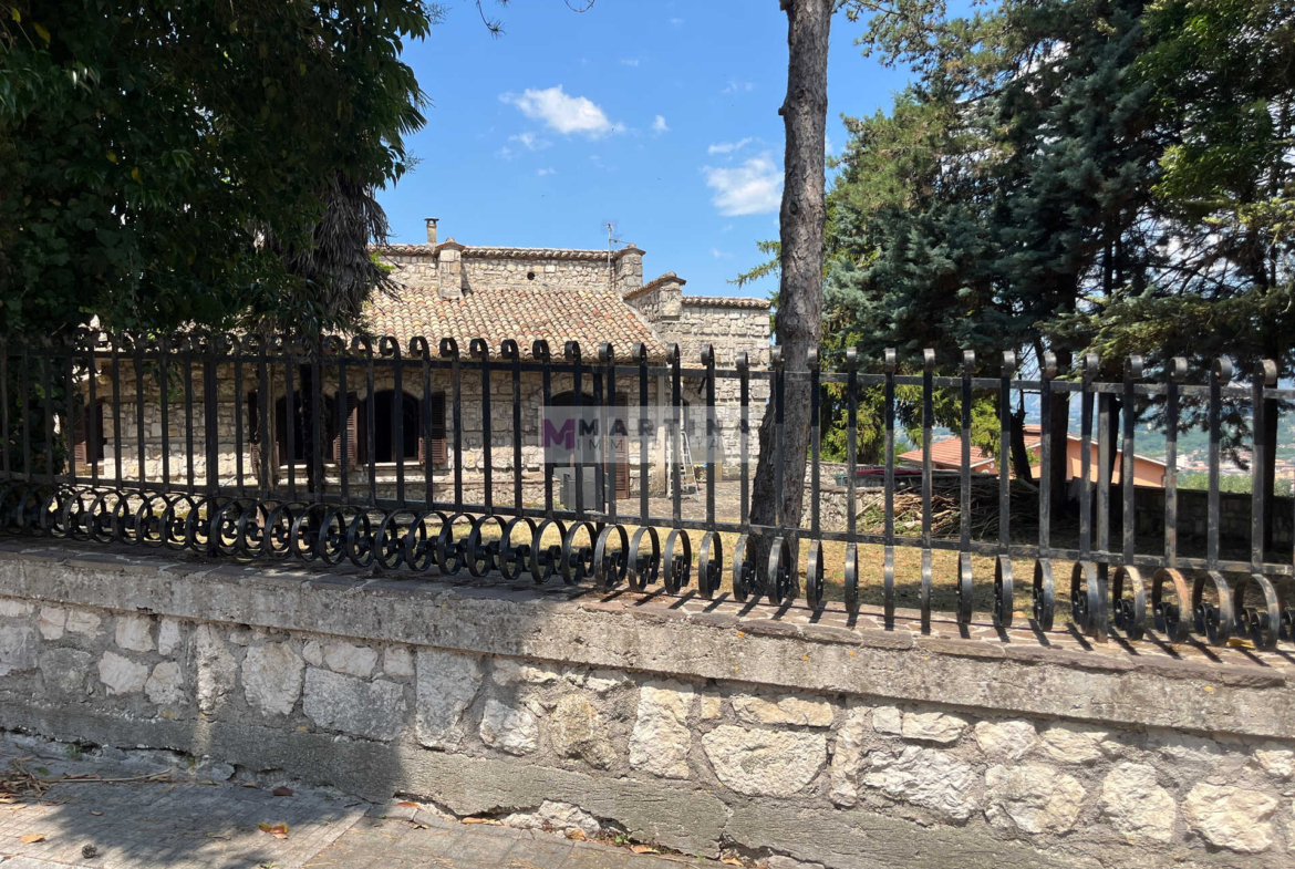 Villa signorile con giardino