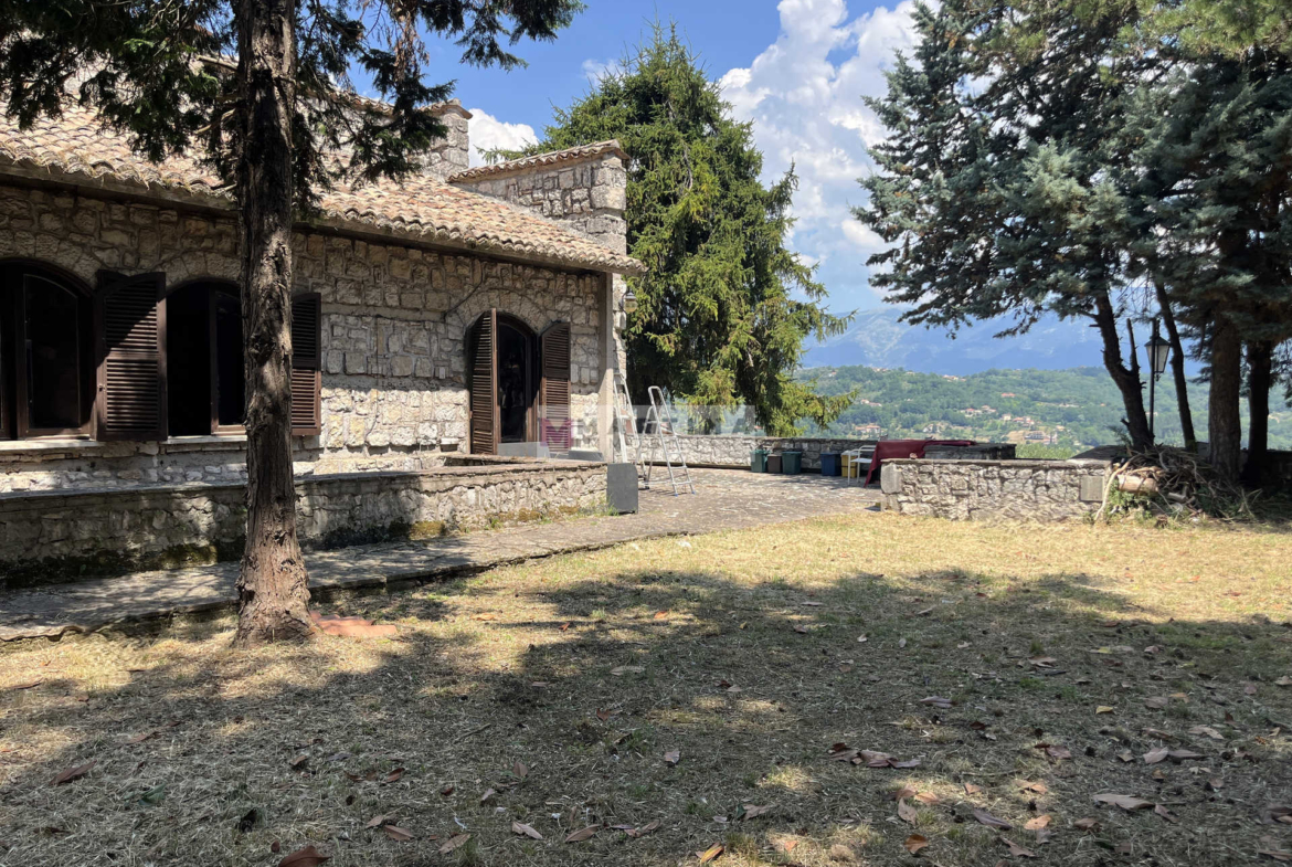 Villa signorile con giardino