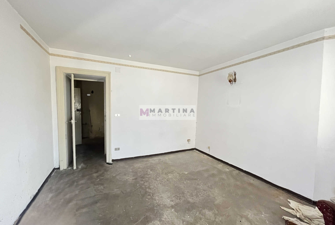 Central apartment to renovate