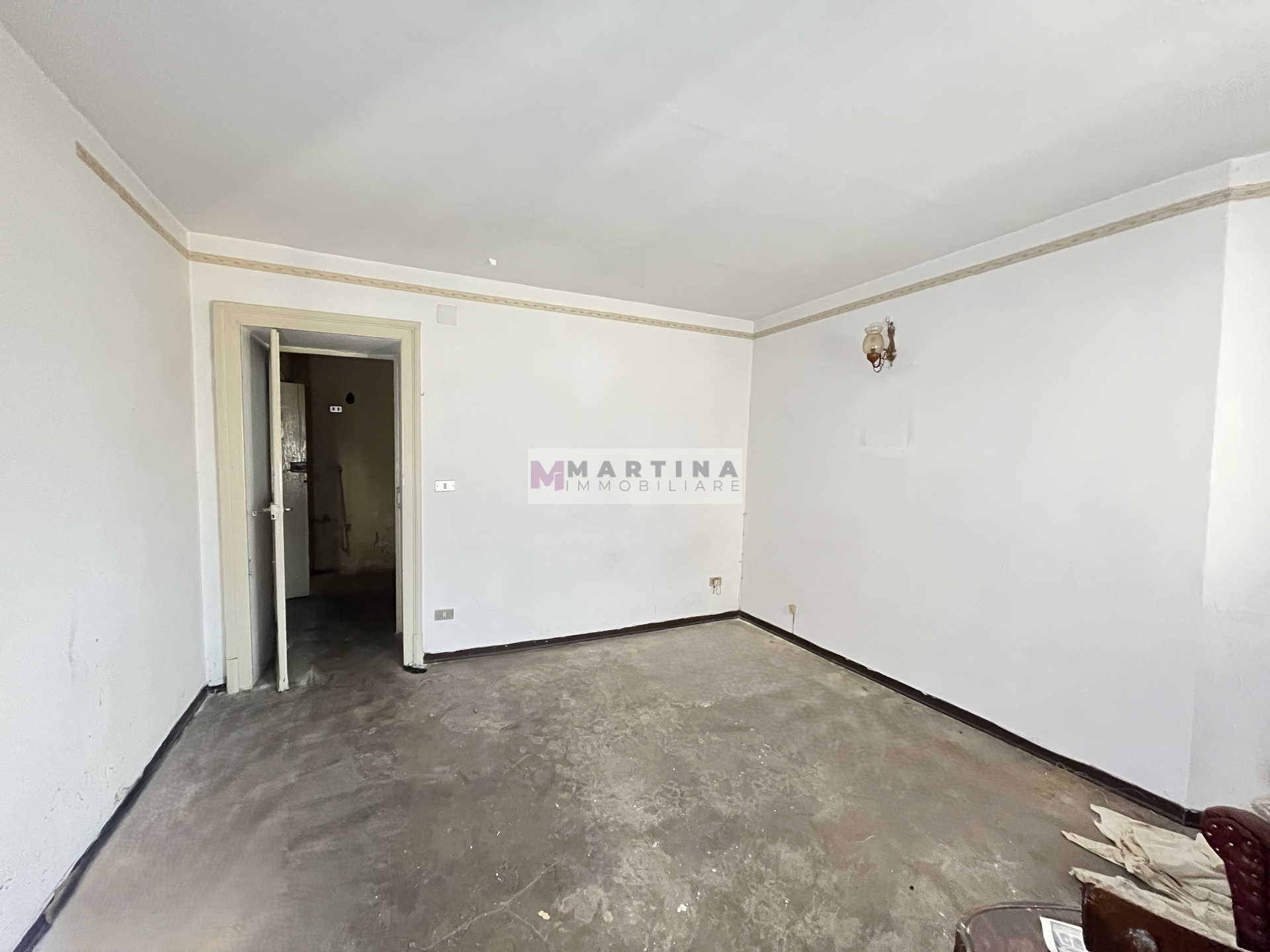 Central apartment to renovate