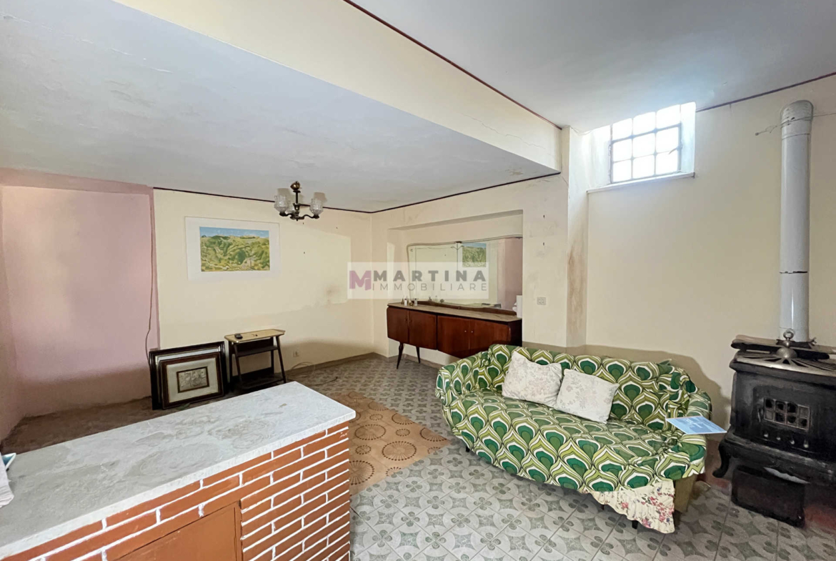 Central apartment to renovate