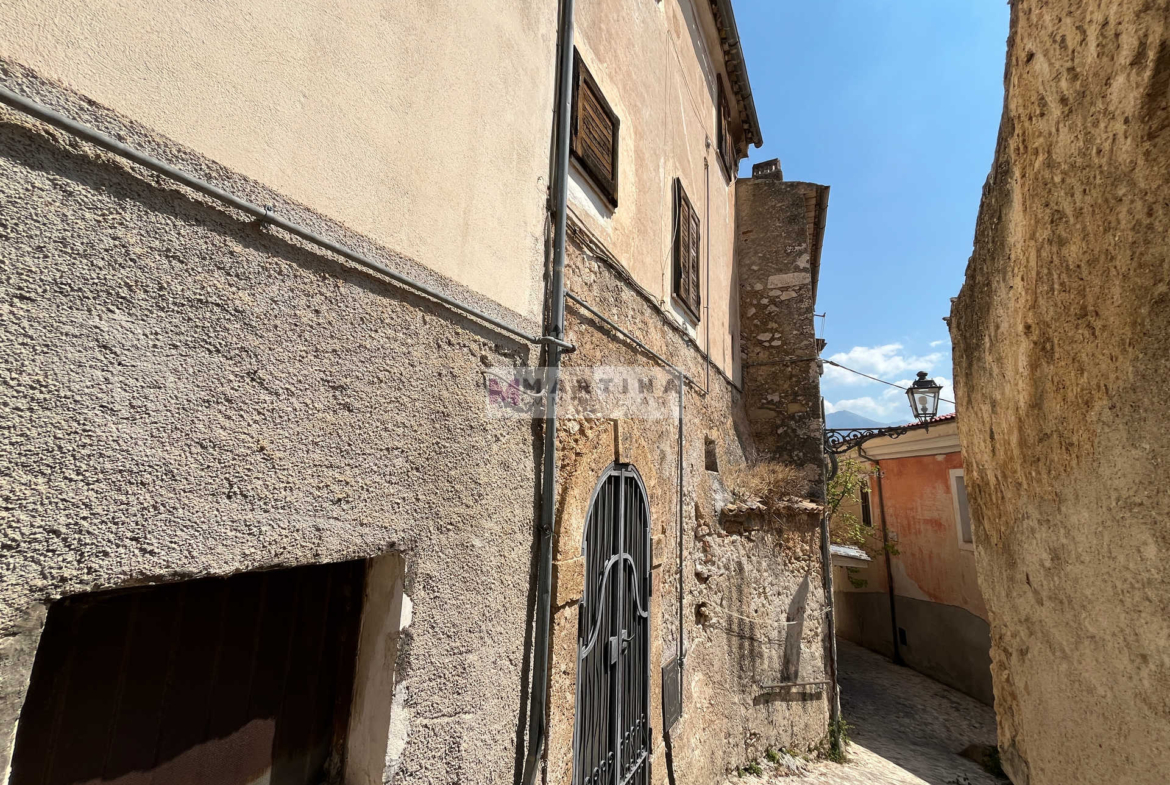 Terracielo da ristrutturare nel centro storico