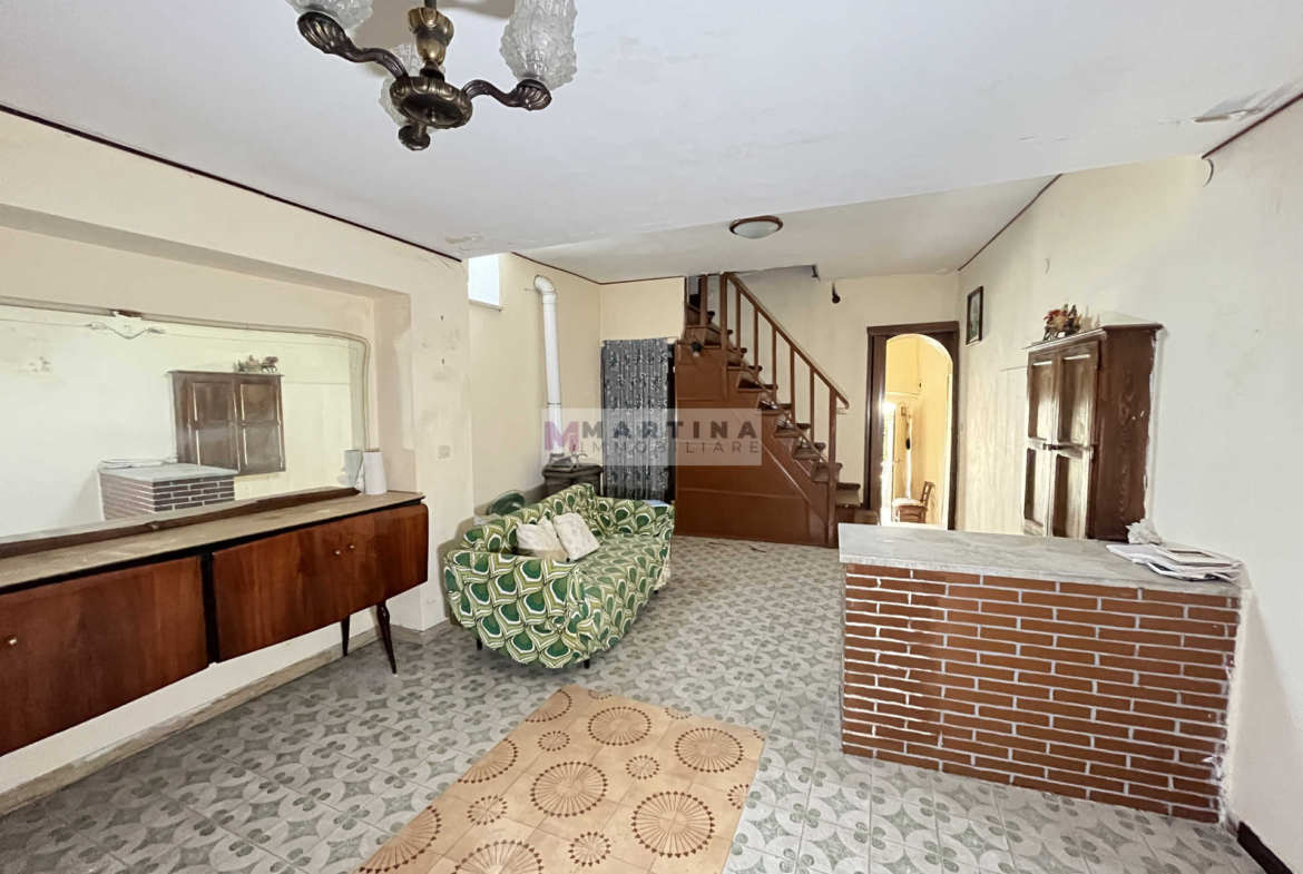 Central apartment to renovate