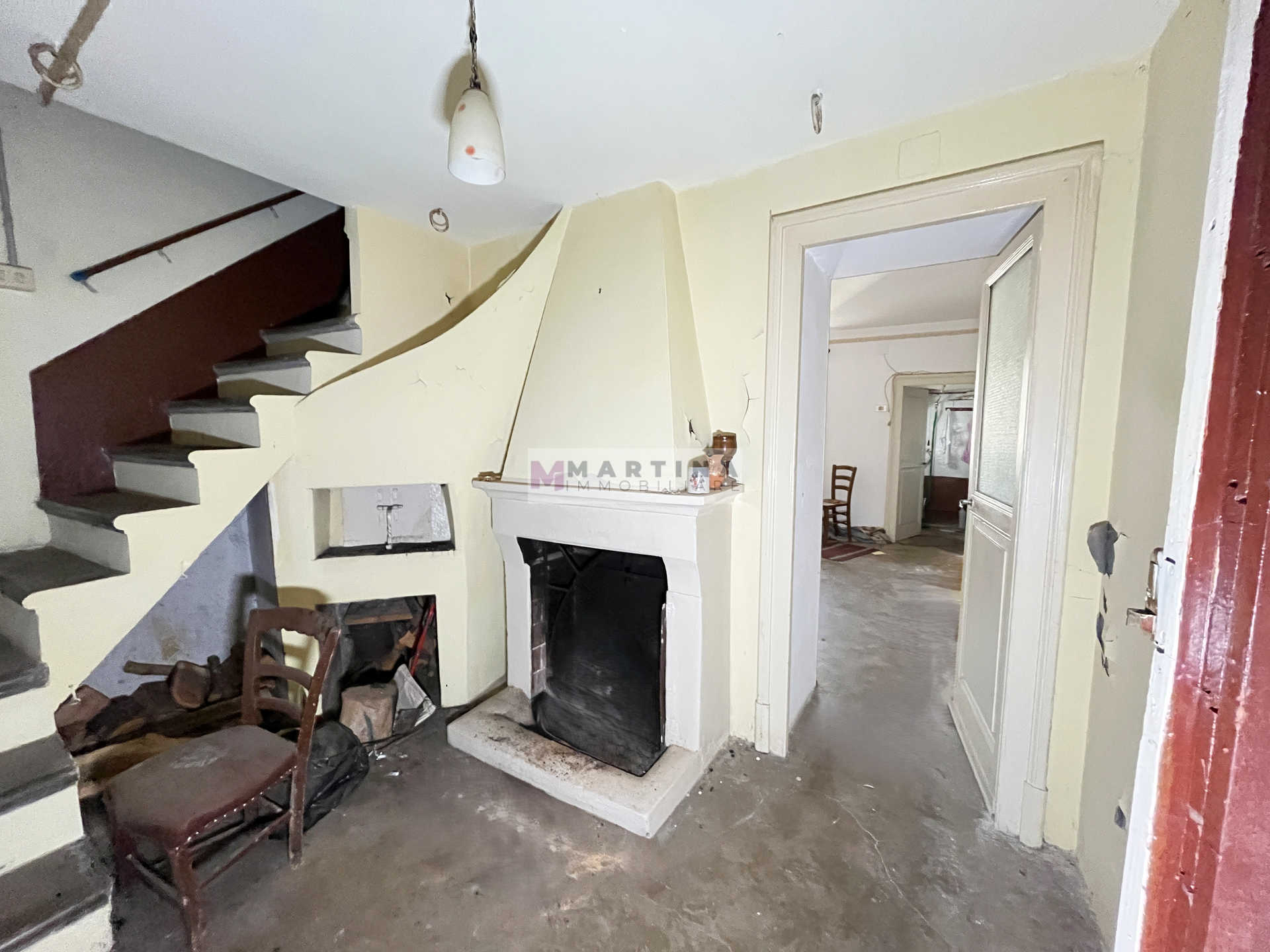 Central apartment to renovate