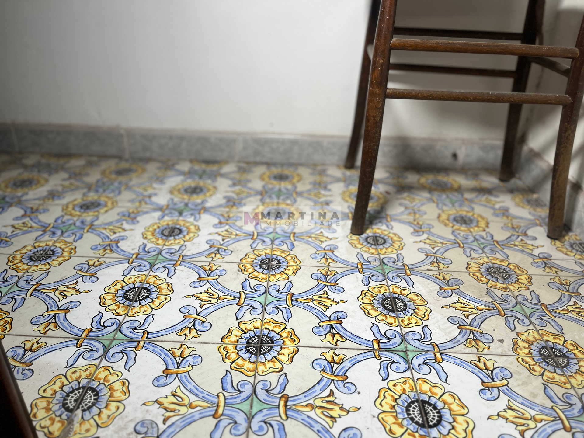 Central apartment to renovate