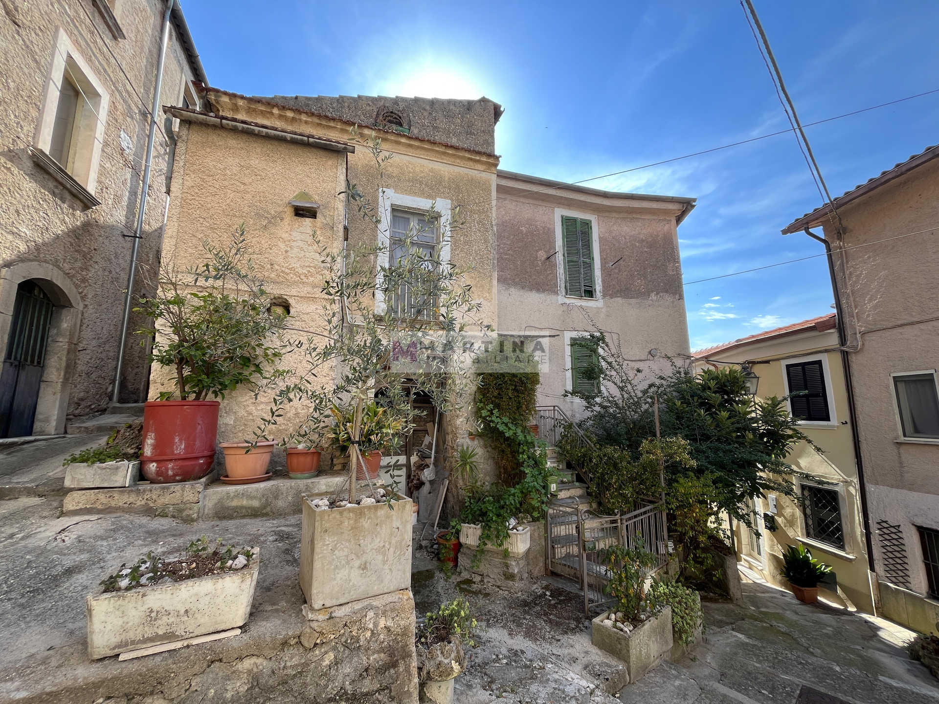 Central apartment to renovate