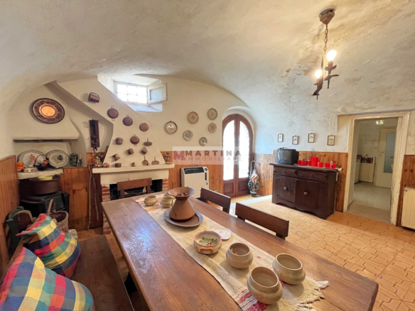 Terraced house to be renovated in the historic center