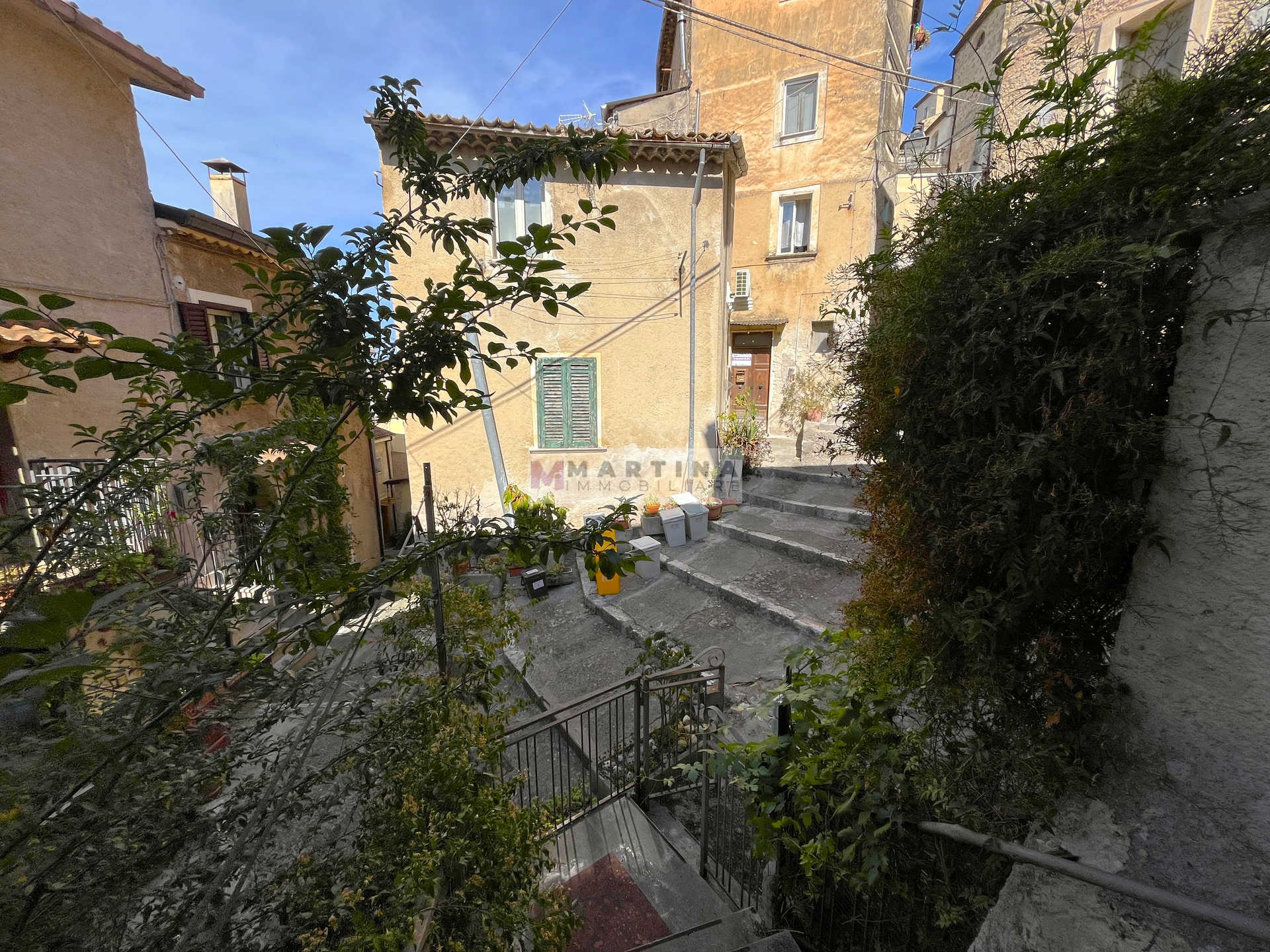 Central apartment to renovate