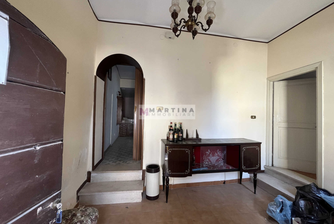 Central apartment to renovate