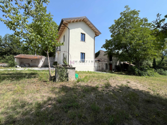 Splendido casale indipendente con terreno