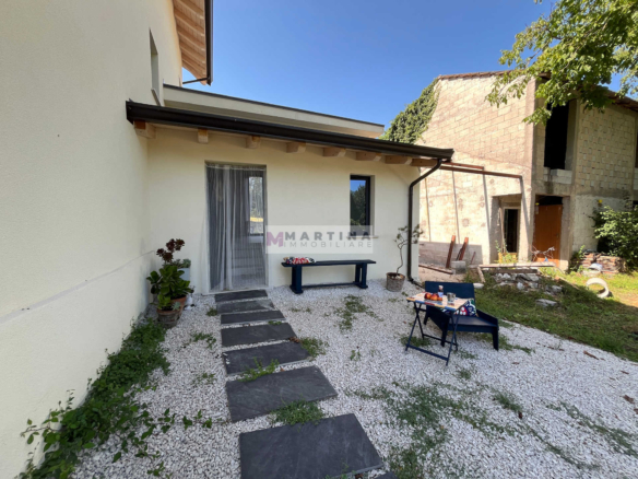 Splendido casale indipendente con terreno