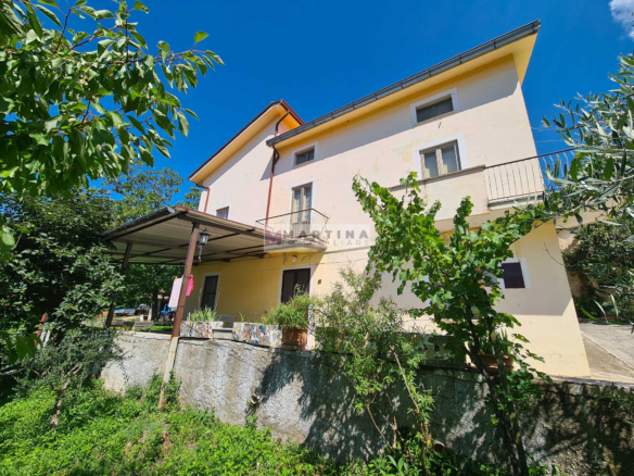 Casale con terreno