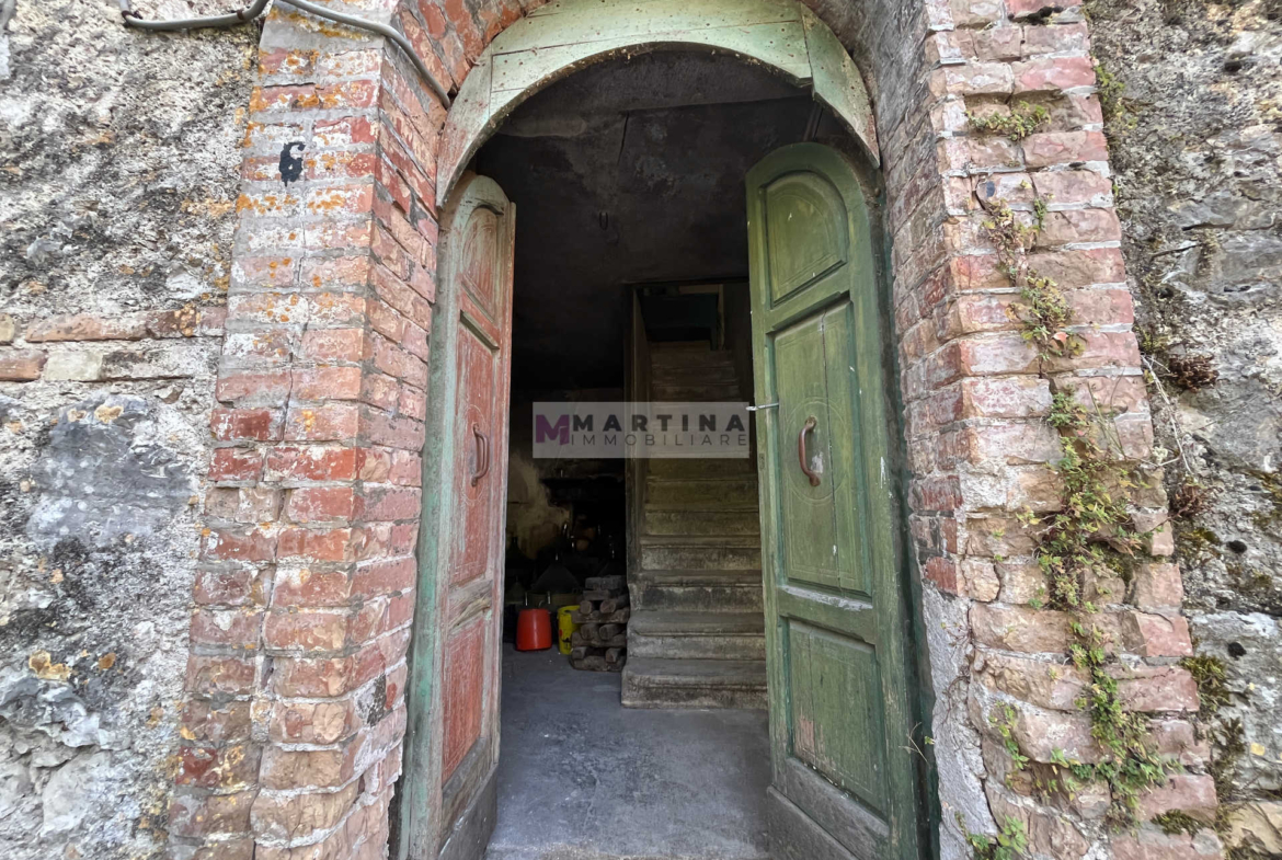 Terracielo da ristrutturare con terrazza panoramica
