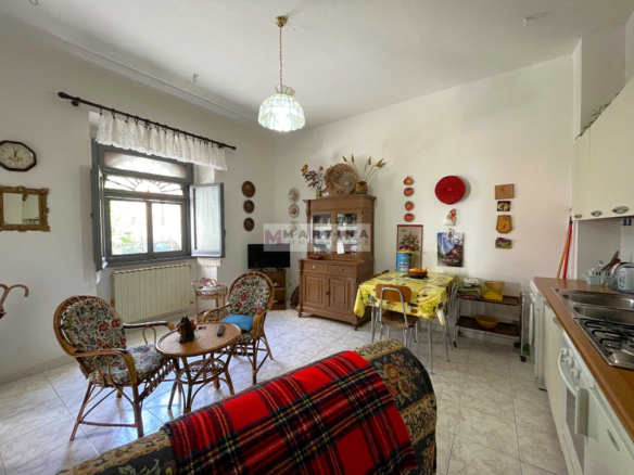 Very central apartment with cellar