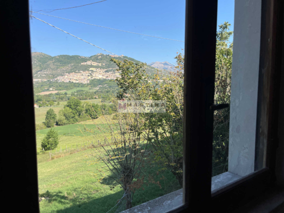 Casa indipendente con terreno
