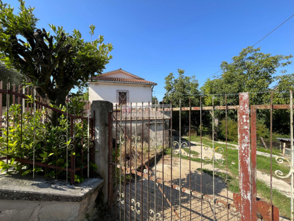 Casa indipendente con terreno