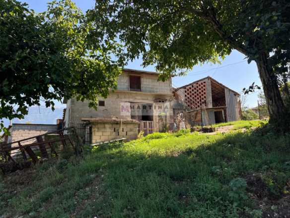 Casa indipendente con terreno