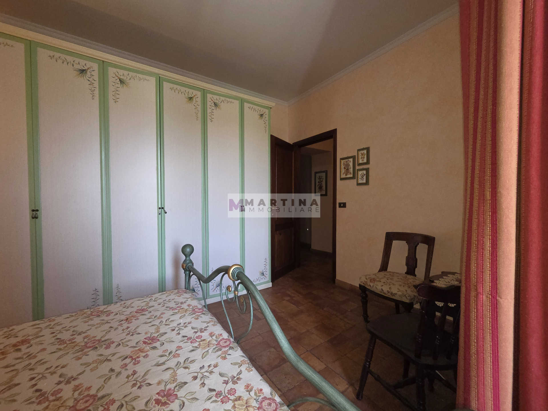 Porzione di casa colonica su tre livelli con giardino