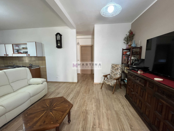 Renovated and furnished semi-detached house