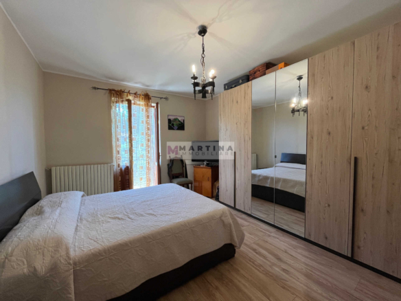 Renovated and furnished semi-detached house