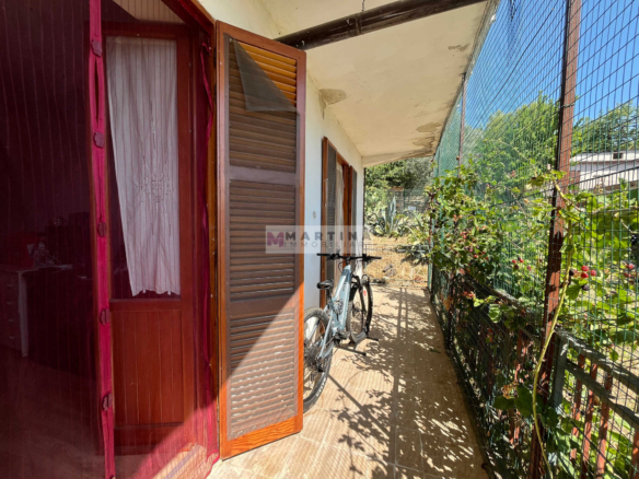 Renovated and furnished semi-detached house