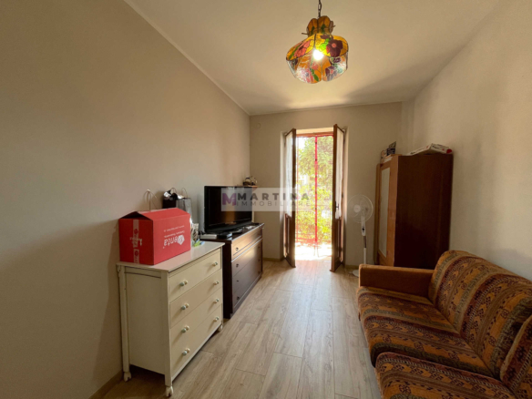 Renovated and furnished semi-detached house