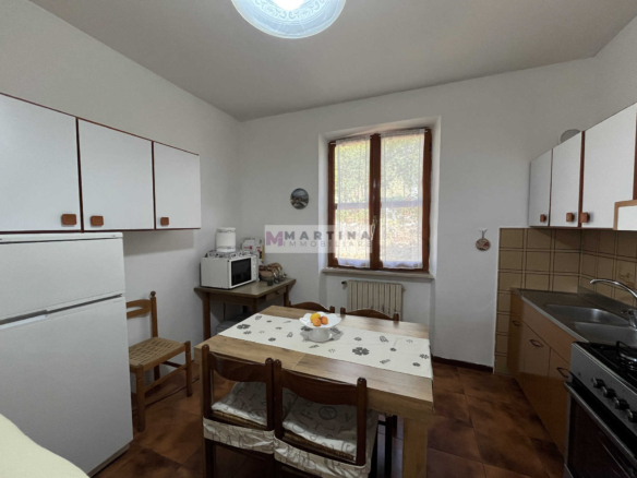 Renovated and furnished semi-detached house