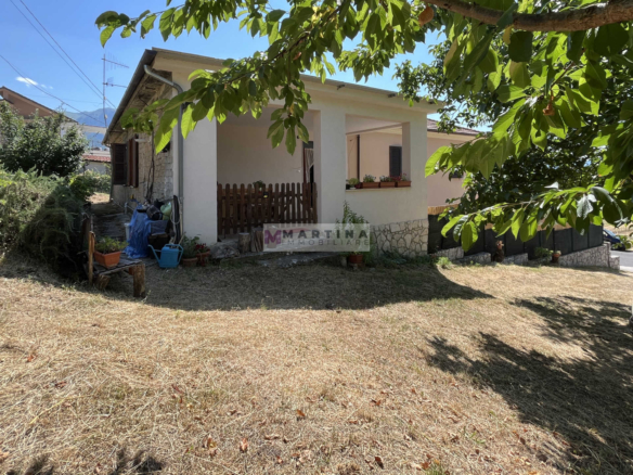 Renovated and furnished semi-detached house