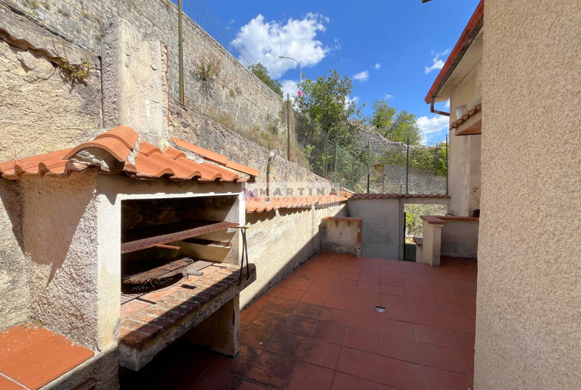 Apartment with courtyard