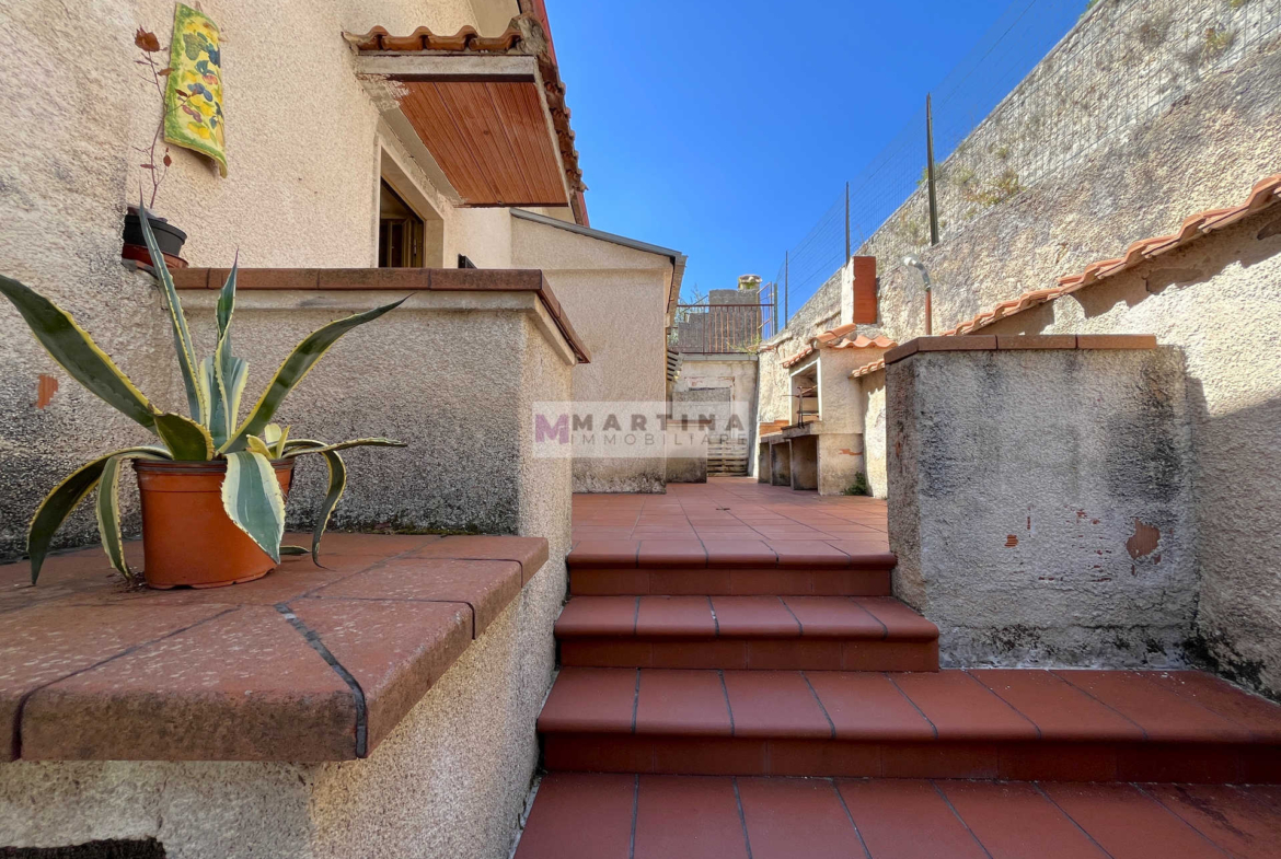 Apartment with courtyard