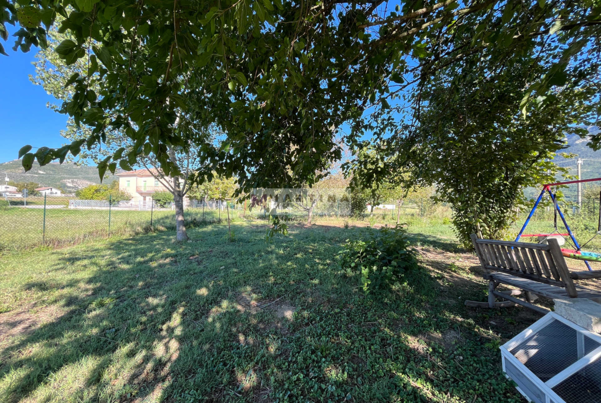 Casa indipendente con giardino